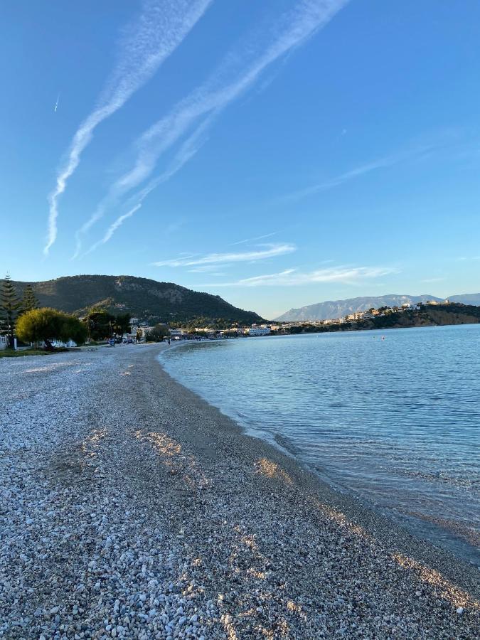 Mpanos Sea Apartment 2 Loutra Oraias Elenis Dış mekan fotoğraf